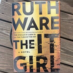 🔵 Hardcover Fiction BOOK by Ruth Ware